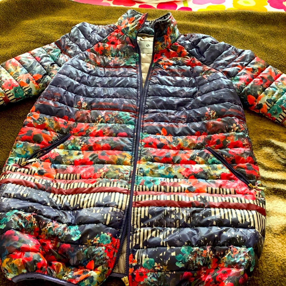 Nice puffer Fall/Winter Jacket. Washable. Good.